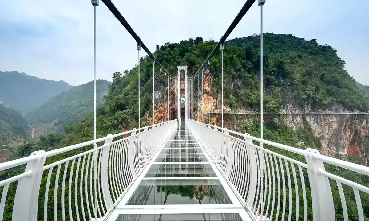 mega glass bridge