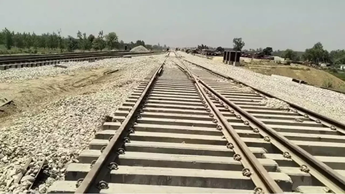 Delhi to Roorkee distance, railway infrastructure