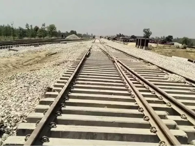 Delhi to Roorkee distance, railway infrastructure